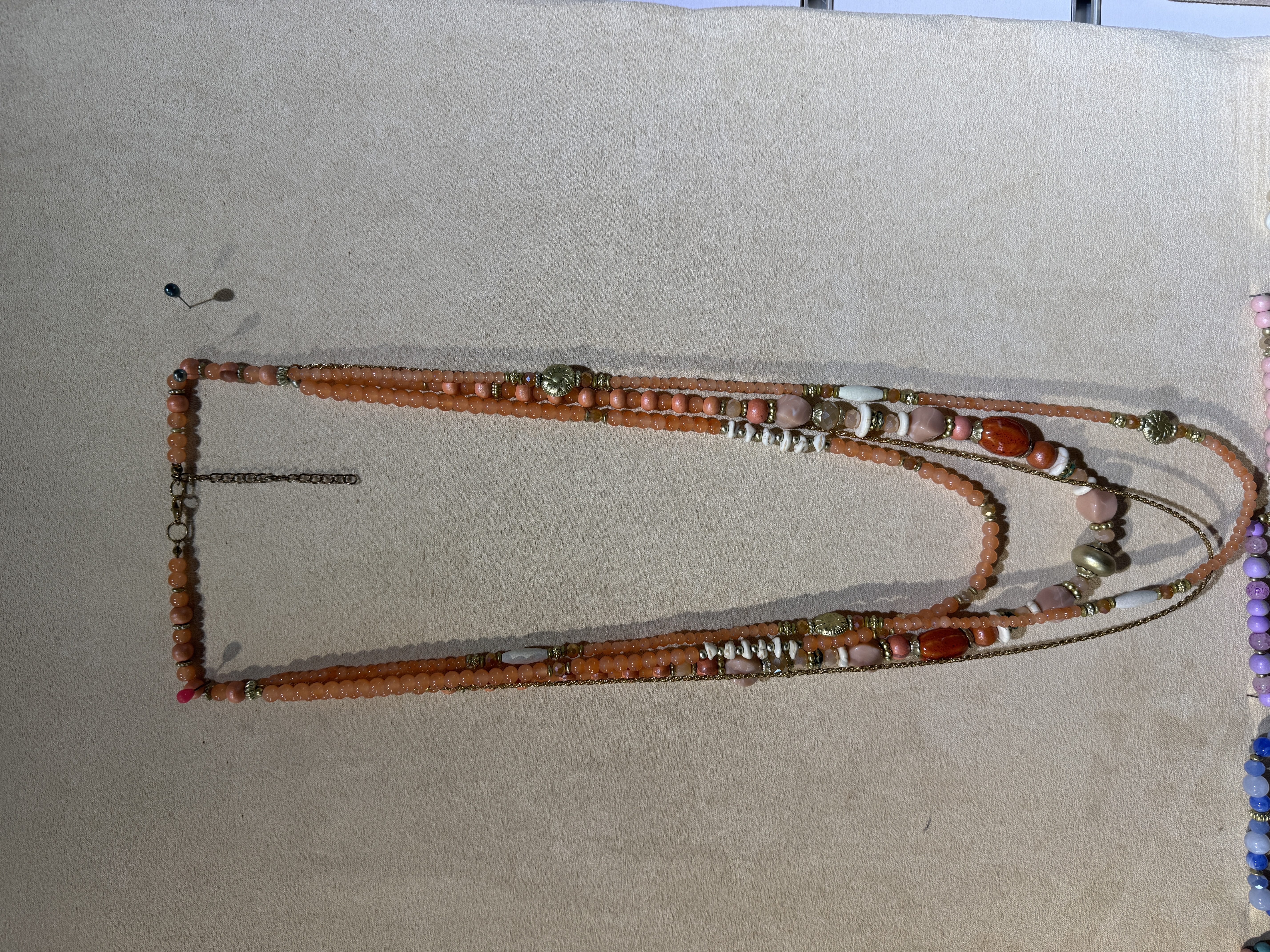 彩色新款波西米亚风项链小众手工高级感合金吊坠项链
批发 跨界爆款项链首饰 送礼
时尚百搭首饰潮流简约款长款配饰项链首饰