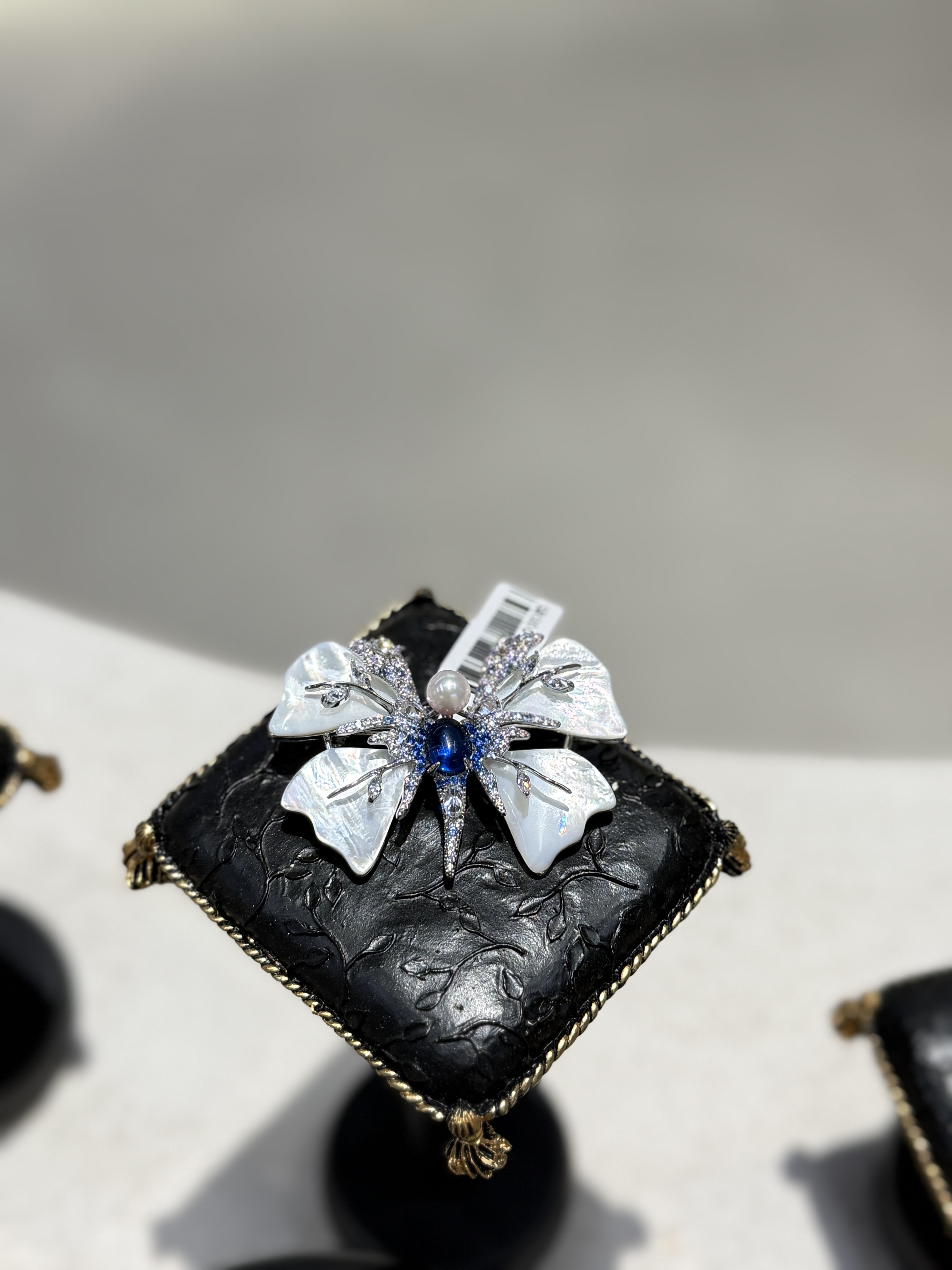 akoya珍珠天然贝母蓝色宝石胸针