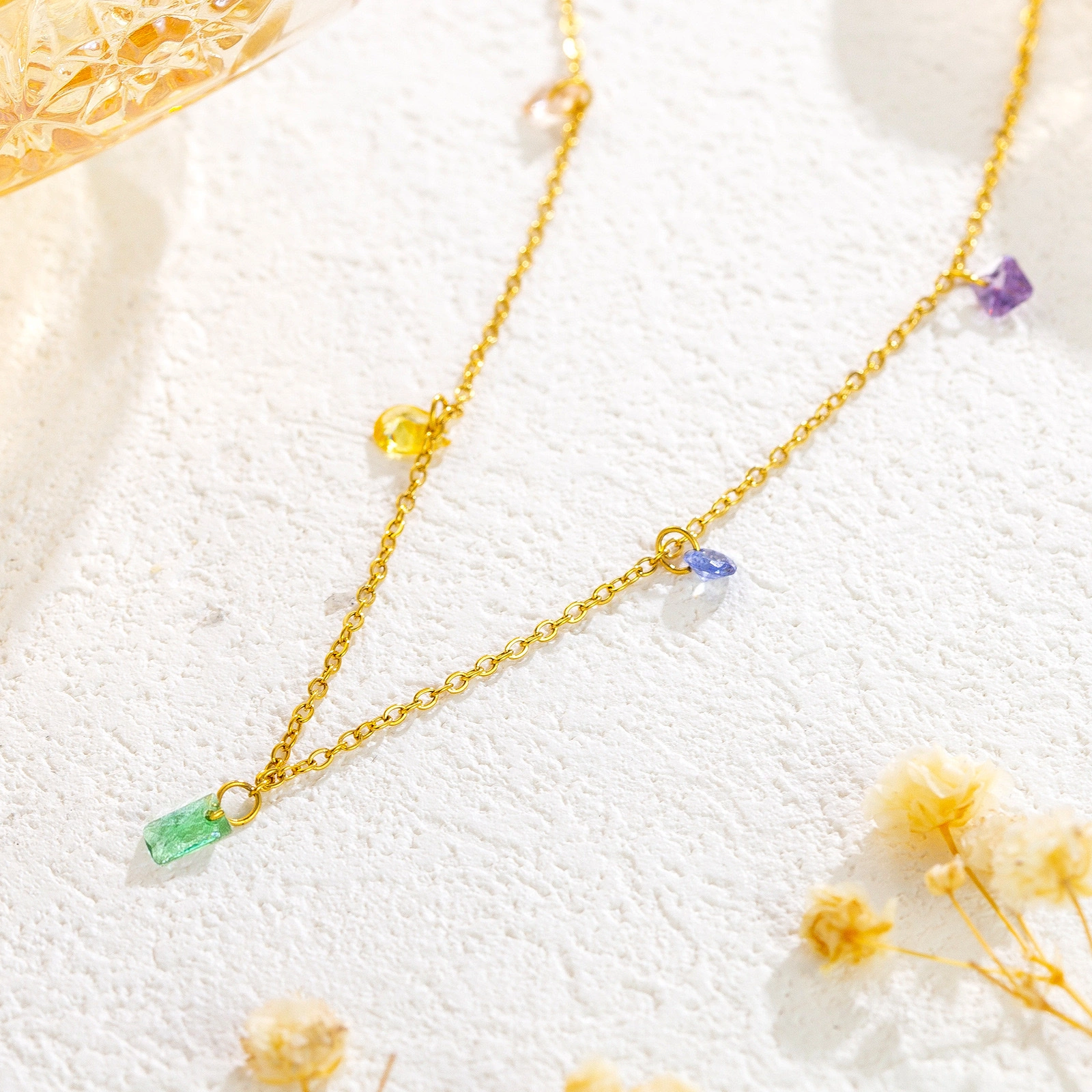 A versatile and elegant color zircon titanium steel necklace, a niche high-end collarbone chain, a new simple and light luxury accessory set detail image 3