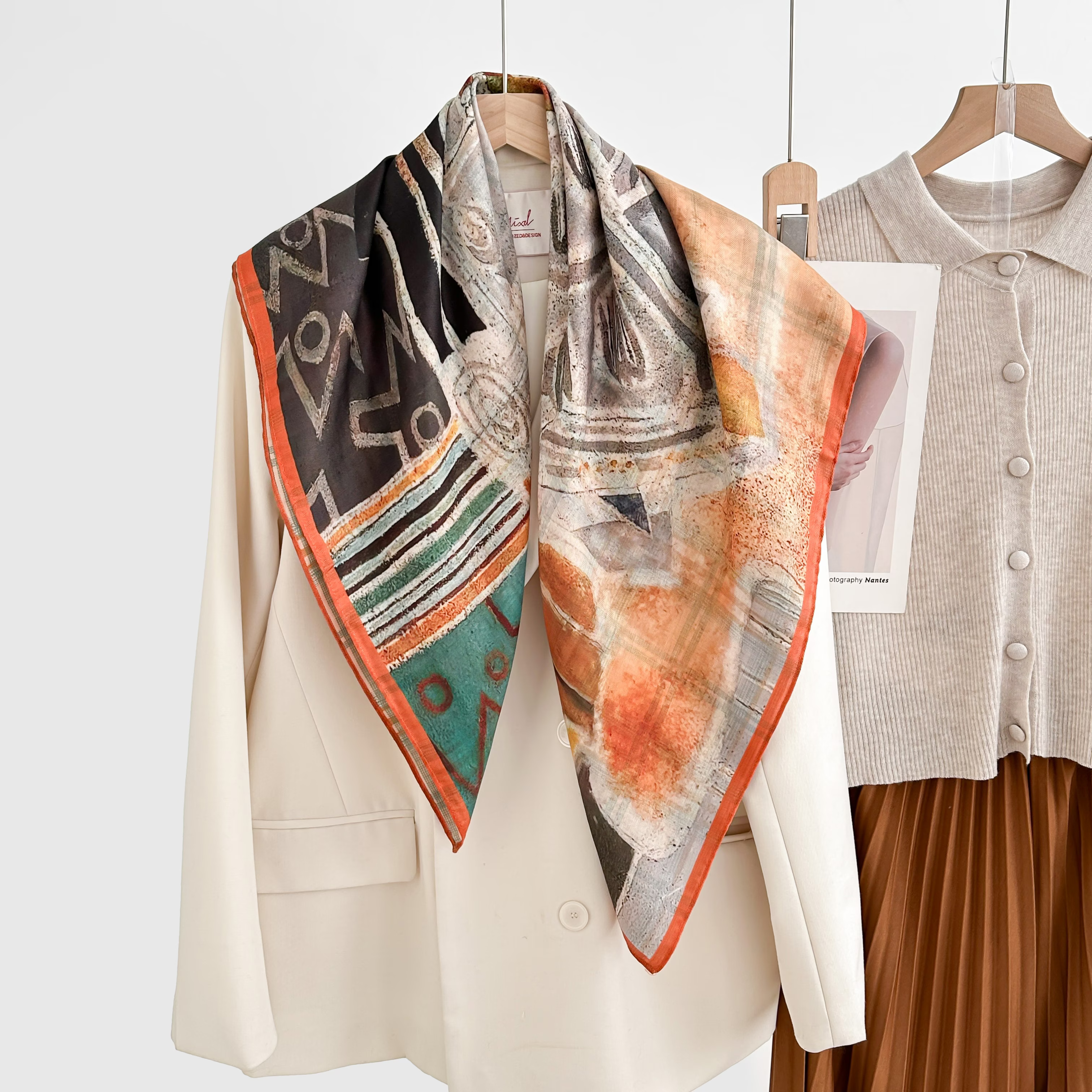 The new style of the 2025 square scarf for women is a fresh and stylish double-sided printed oil painting silk scarf shawl, a high-end autumn and winter trend accessory details Picture