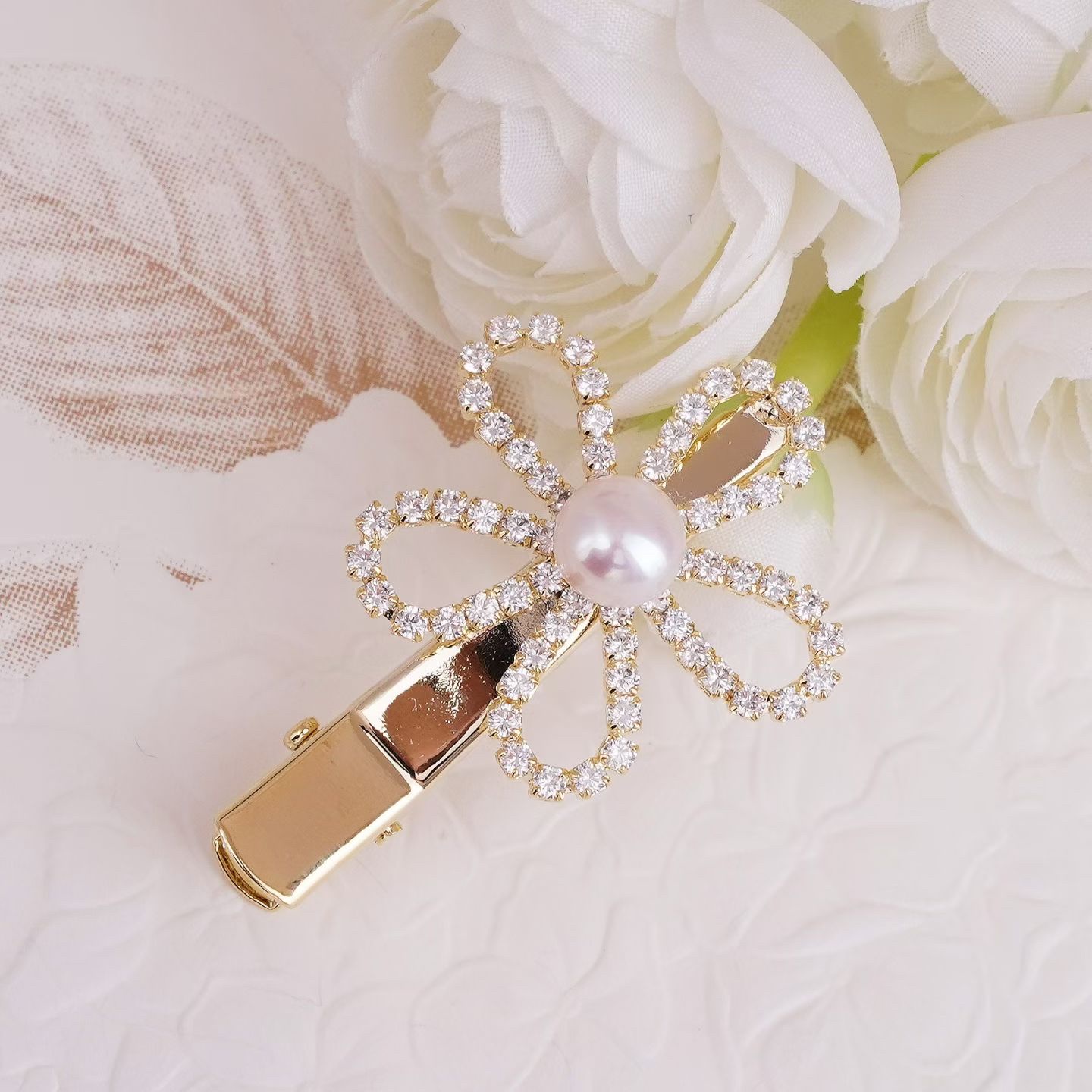 Pearl hairpin ~ natural fine freshwater pearl inlaid 👍
Delicate and sweet 💕 series ~ duckbill clip
Beautiful series ~ 49.9 headwear Headwear with a single clip wool diamond details Picture
