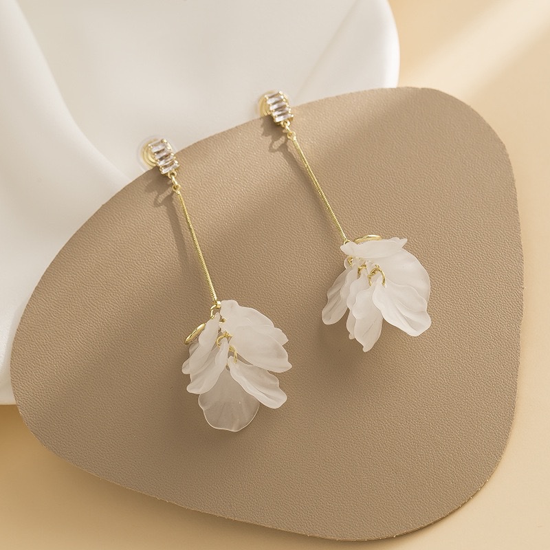 White Petal Long Tassel Earrings, Japanese And Korean Style, Fashionable, Super Fairy-Like, Light Luxury Mosquito Repellent Incense Plate, No Ear Holes, Ear Clips