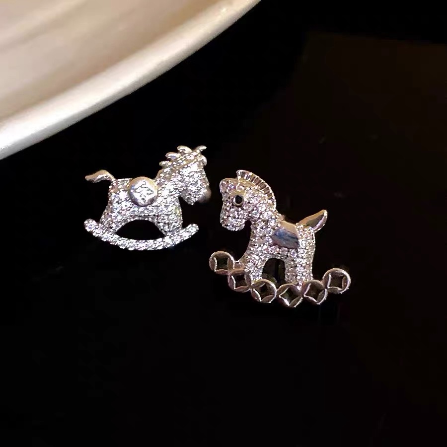 Horse Year zodiac Year Pony earrings, golden pony-shaped stud earrings for women, high-end and versatile earrings, light luxury and elegant ring, golden wooden horse coin micro-inlaid stud earrings for women, 2025 new best-selling high-end earrings, exquisite and unique float detail image 2