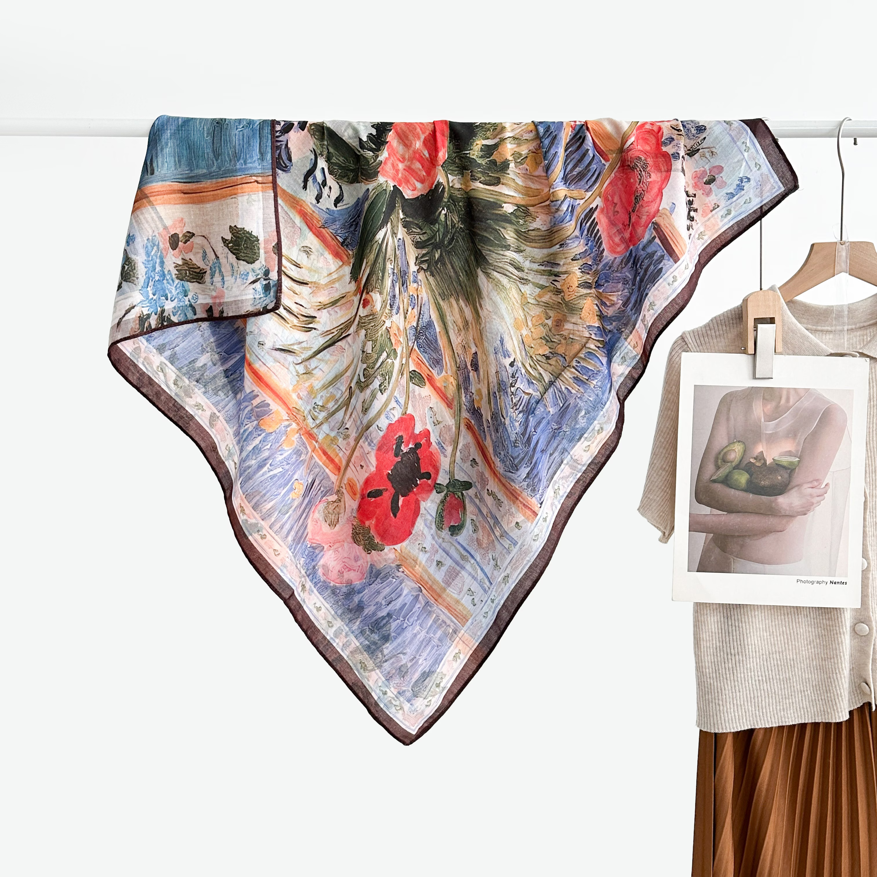 The new style of women's square scarf in 2025 features a double-sided, versatile, fashionable printed oil painting silk scarf and shawl. It is a high-end, trendy accessory for spring, summer, autumn and winter Specification image