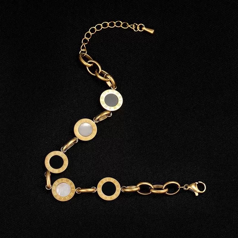 Korean version Roman black and white shell fashion bracelet detail image 2