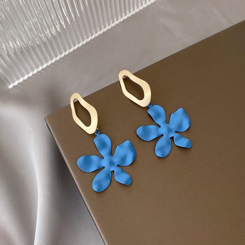 Korean Fresh Blue Frosted Flower Earrings, A Niche Design Sense, Silver Needle Stud Earrings, A Vacation Style, Matte Gold Earrings Application Scenario