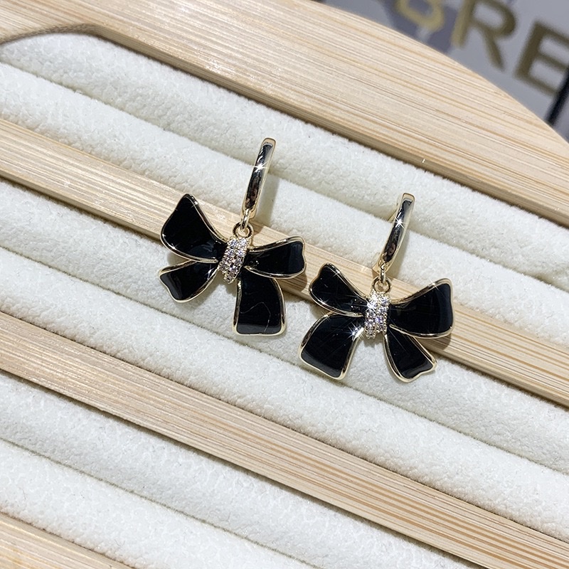 Fashionable stud earrings, oil-dripping bow earrings, versatile stud accessories for women, trendy earring accessories details Picture