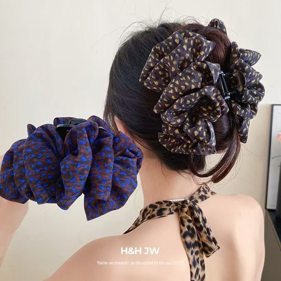 Retro polka dot bow clip, elegant and super fairy-like French back shark clip, light luxury and high-end hair clip, hair accessory clip 20251125
