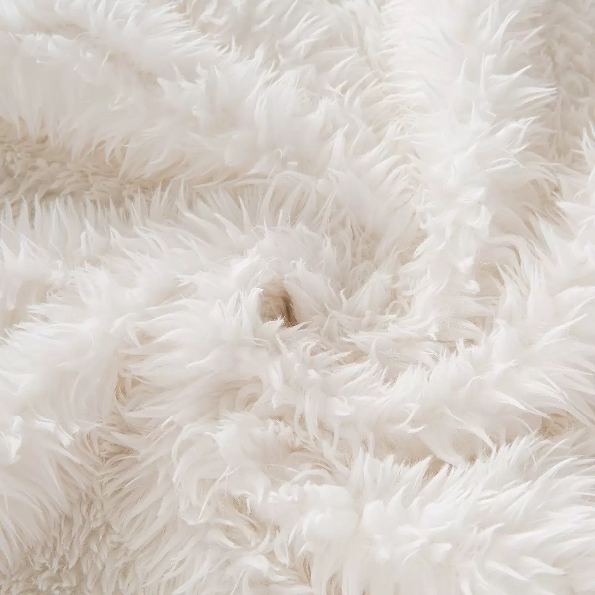 Factory stock of Tuscan plush 35-fleece fabric, fox fur small toca fleece fabric, fashion plush toys, scarves, hats, bags and other fabrics Application Scenario