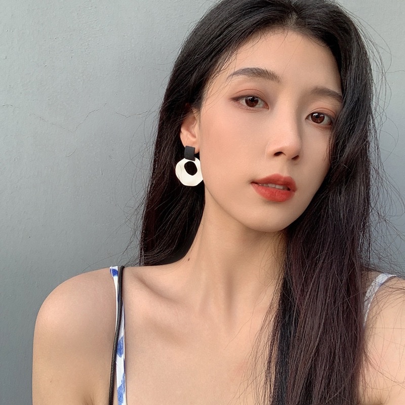 Black And White Contrasting Stud Earrings ~ Instagram Cold Style Asymmetrical Earrings For Women, Simple And Versatile Round Retro Earrings For Women