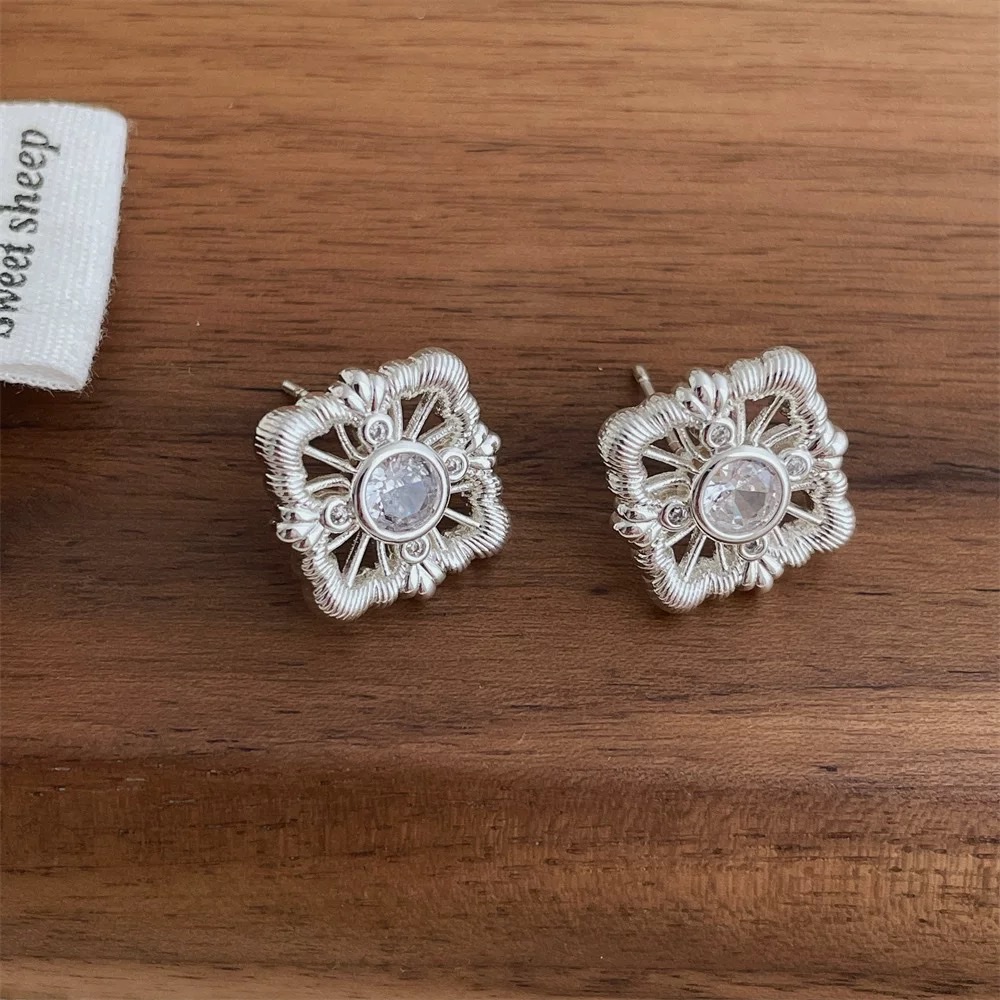 Silver ring, women's personality, golden colored flower moissanite jewelry, men's fashionable ring, women's accessory, retro niche, cool style, women's small, simple, fashionable and versatile, cross pendant, stud, moissanite ring, silver Specification image