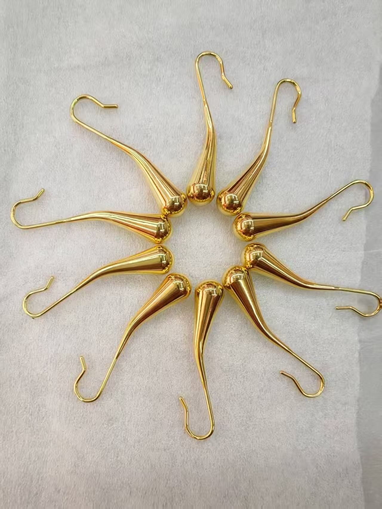 时尚耳钩、耳饰简约个性耳钉气质百搭耳饰品配饰耳钉白底实物图