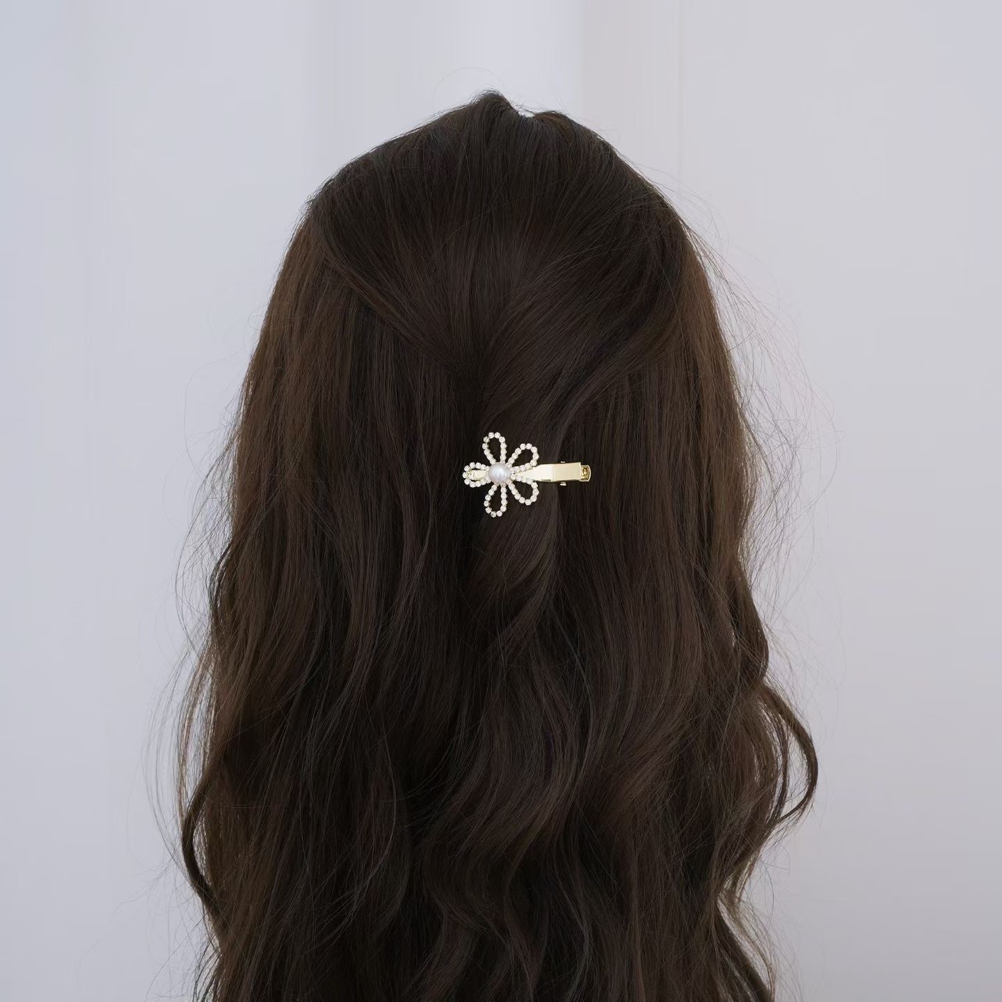 Pearl hairpin ~ natural fine freshwater pearl inlaid 👍
Delicate and sweet 💕 series ~ duckbill clip
Beautiful series ~ 49.9 headwear Headwear with a single clip wool diamond details Picture