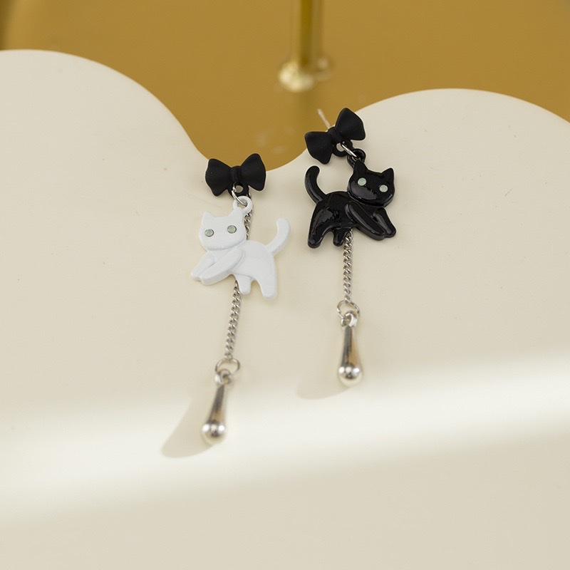 Asymmetrical, Cold And Stylish Black And White Cat Earrings, Long Tassels, Elegant And High-End Mosquito Repellent Incense Plate, No Ear Holes, Ear Clips details Picture