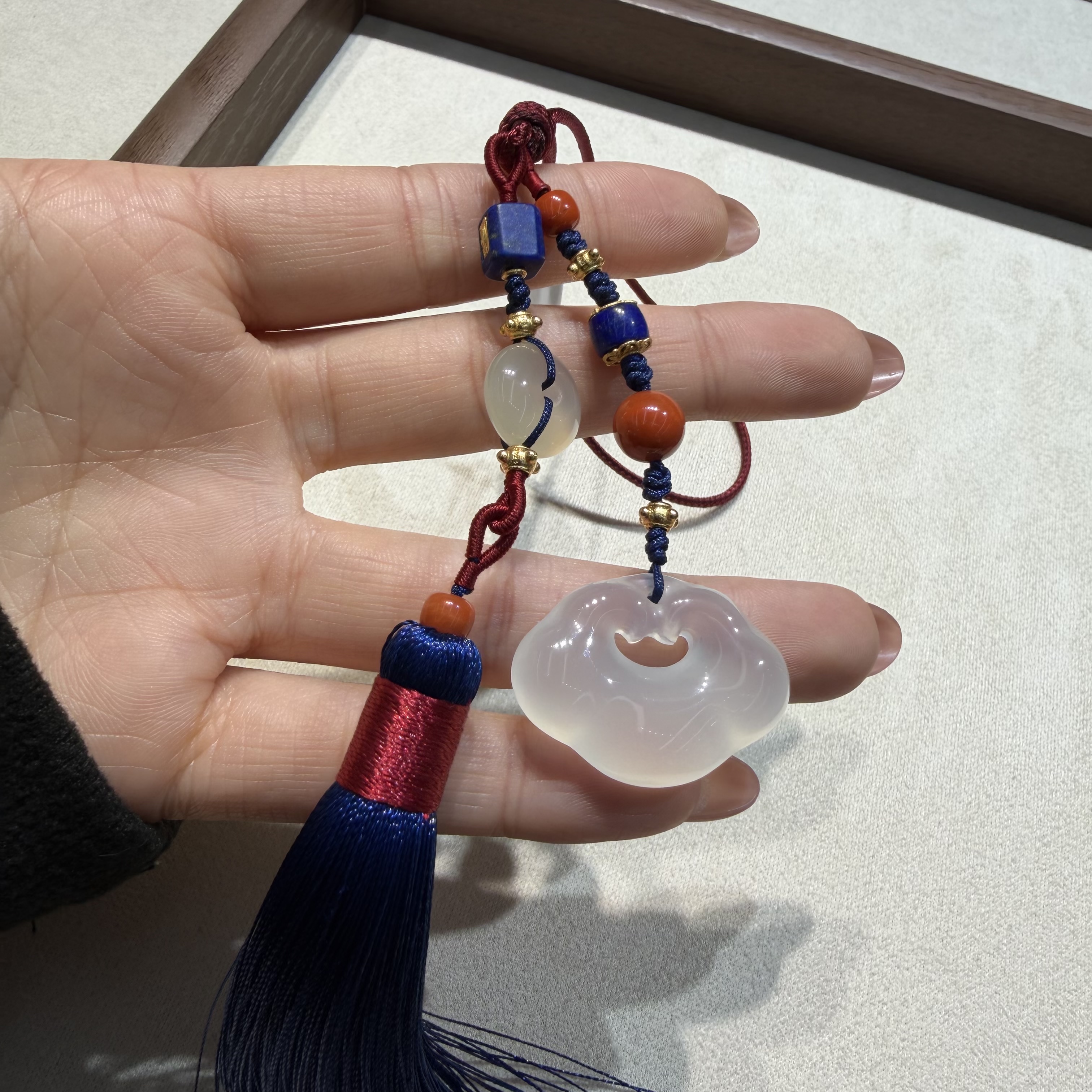 【一妃聚宝】天然玉髓玛瑙祥云平安锁吊坠汽车挂件冰透平安扣挂件细节图