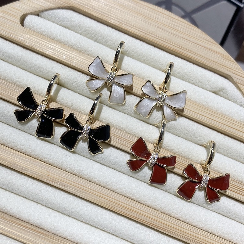 Fashionable stud earrings, oil-dripping bow earrings, versatile stud accessories for women, trendy earring accessories