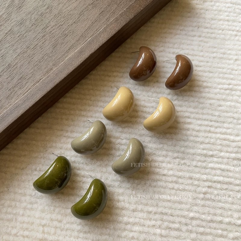 Fashionable ear studs, autumn and winter resin earrings, simple and versatile ear studs, women's temperament and personality earrings, new ear studs as accessories Specification image