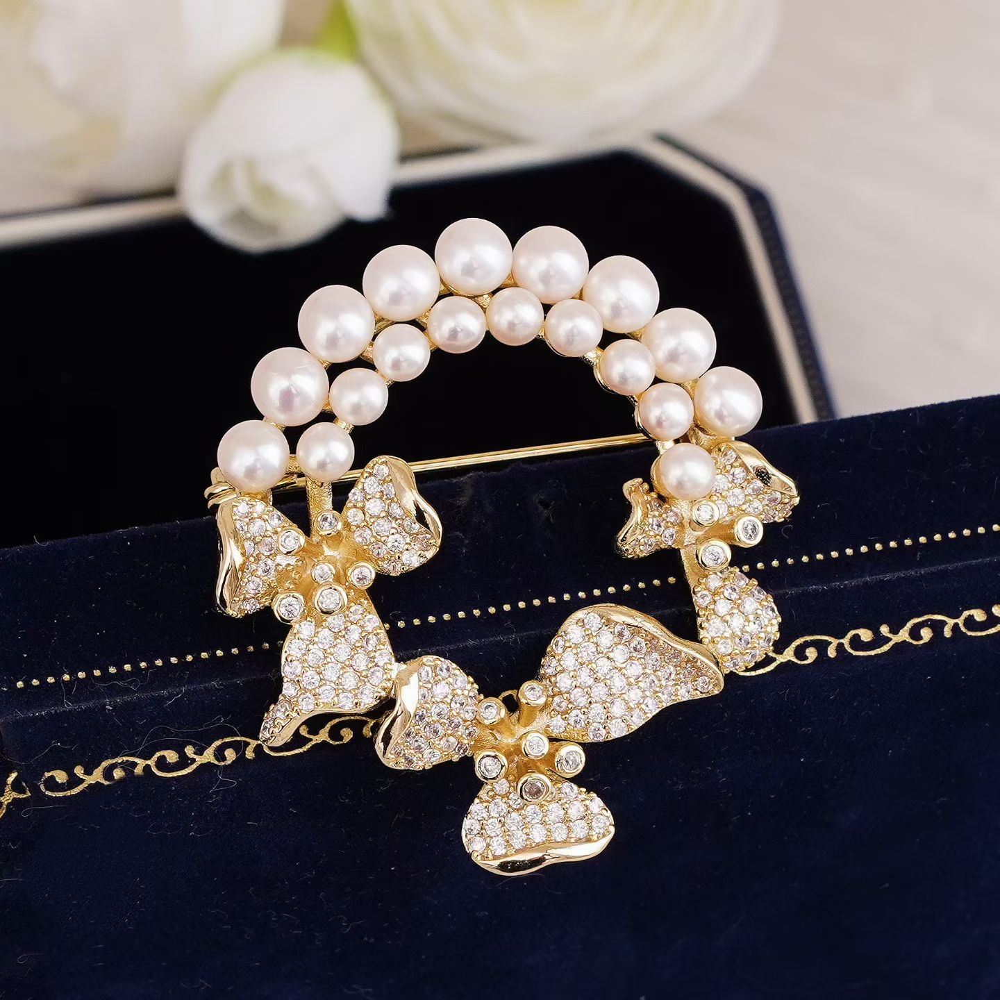 大牌精工珍珠胸针～时尚绽放🌹
不吝啬的点缀～优雅又温柔的时尚感
选一款自己的心头爱💗
美丽而又精致着～108详情图3