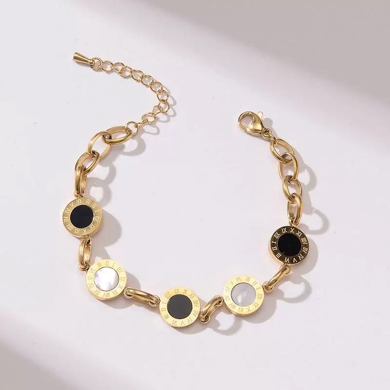 Korean version Roman black and white shell fashion bracelet detail image 4