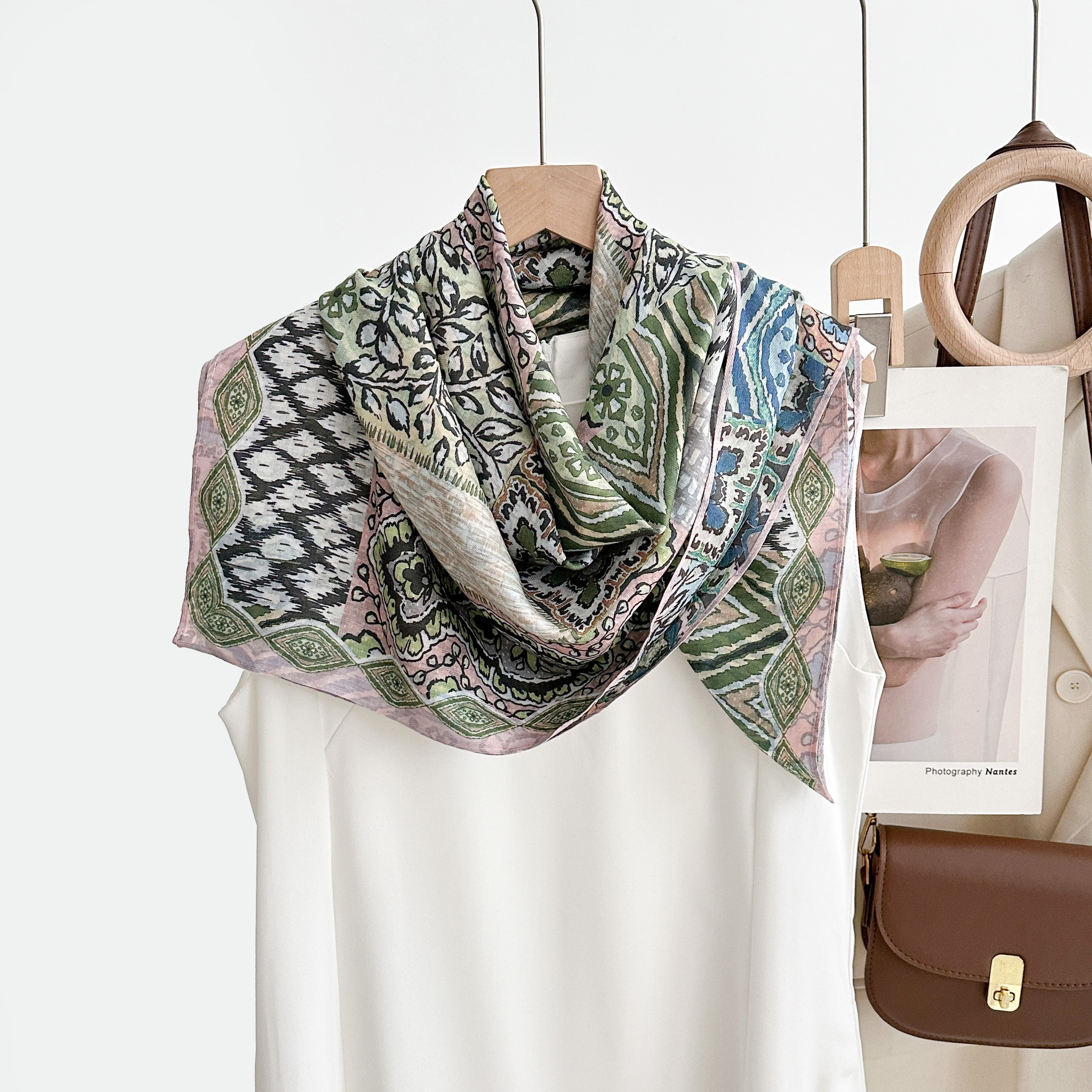 The 2025 new women's double-sided square scarf is fresh and versatile, with fashionable printed oil painting silk scarves and shawls. It is a high-end trendy accessory for spring, summer, autumn and winter details Picture