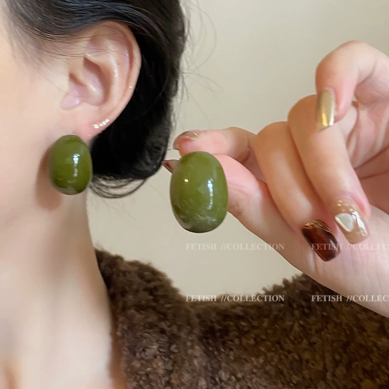 Fashionable ear studs, autumn and winter resin earrings, simple and versatile ear studs, women's temperament and personality earrings, new ear studs as accessories details Picture