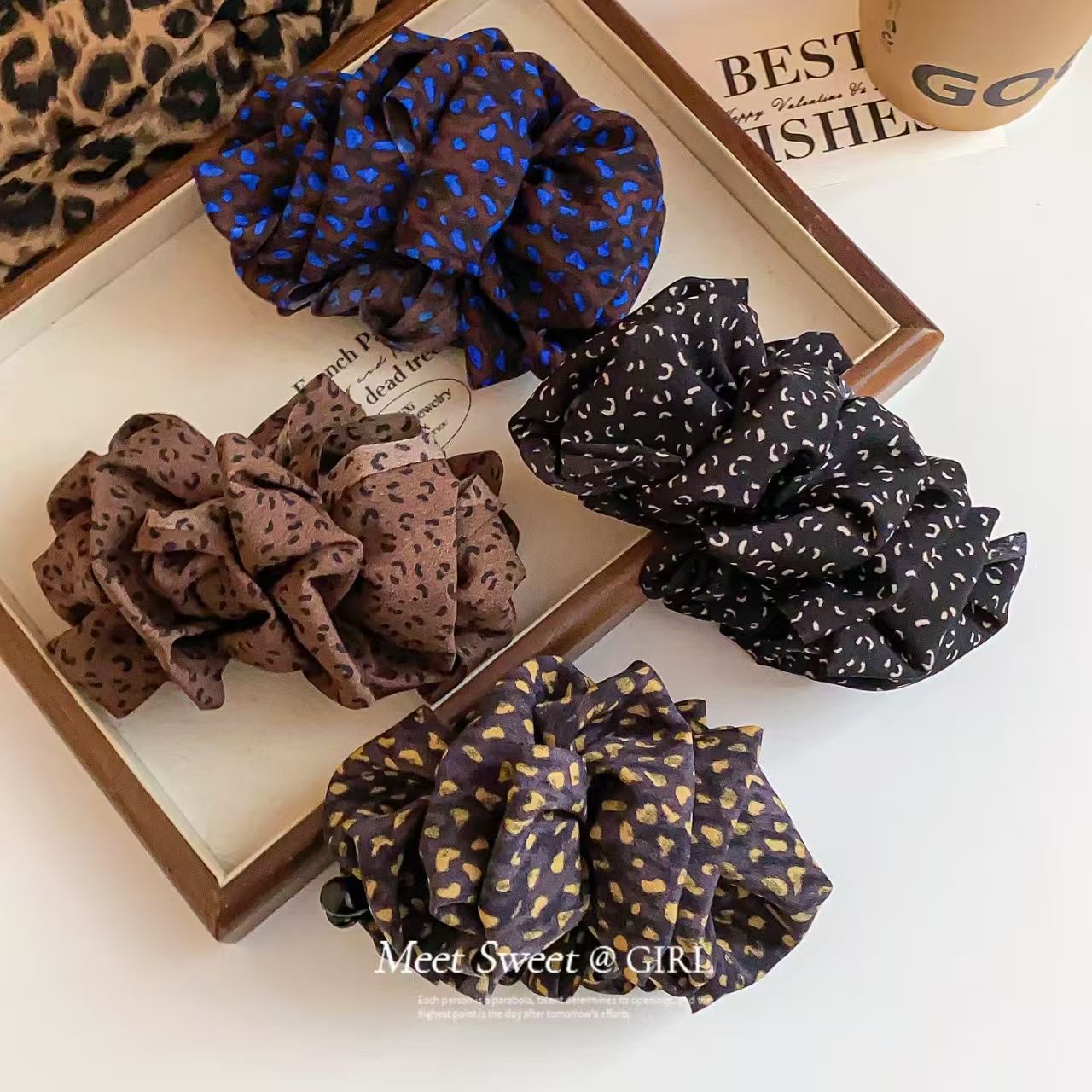 Retro polka dot bow clip, elegant and super fairy-like French back shark clip, light luxury and high-end hair clip, hair accessory clip 20251125001 Application Scenario