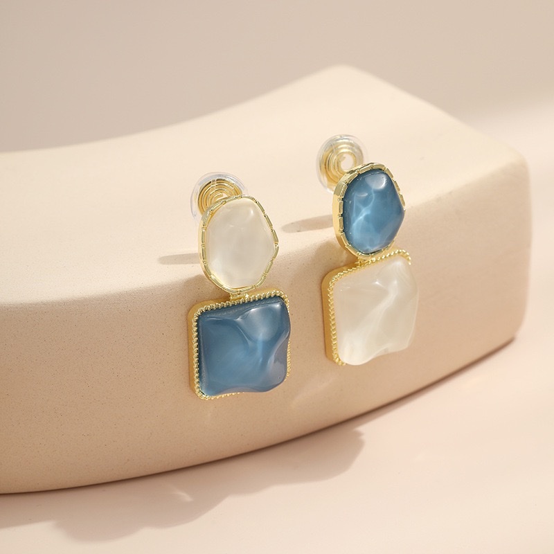 Blue Retro Geometric Stud Earrings With An Irregular, Ethereal Texture And A Light Luxury Design. Mosquito-Repellent Incense Plate Ear Clips Without Ear Holes