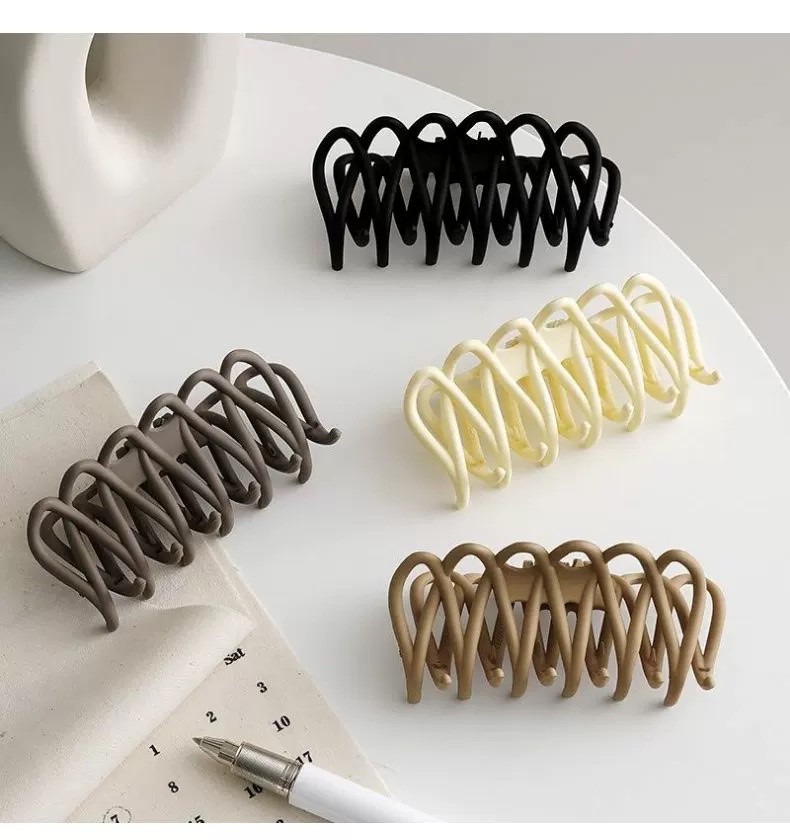 Korean matte fence keel wave clip, large hair volume, ins hair clip, women's back head updo, shark clip