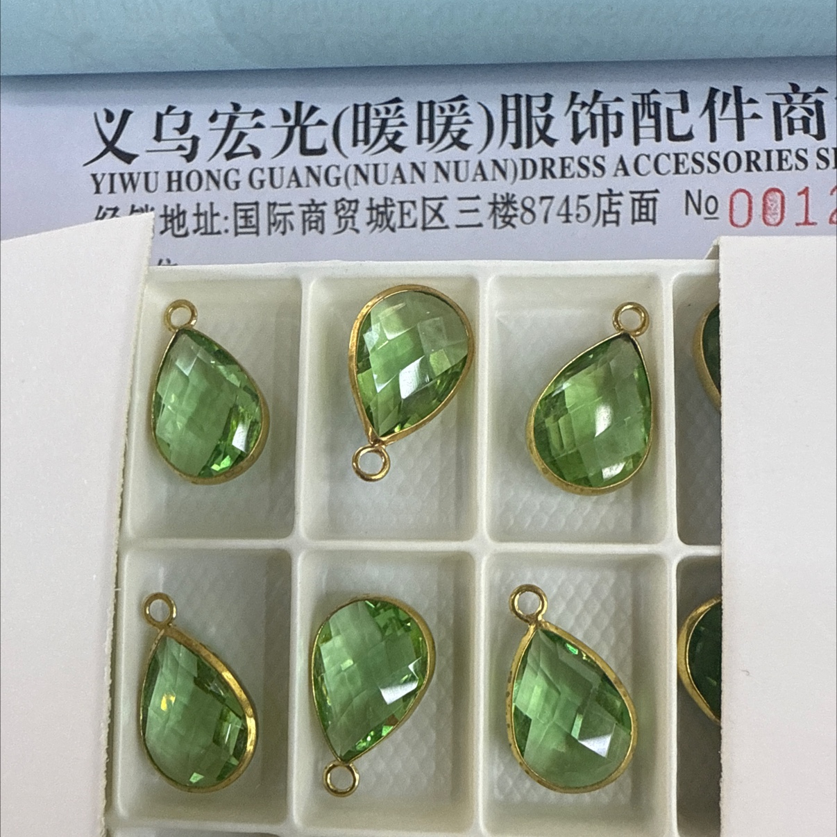 单吊水滴AH10x14，铜、玻璃，吊坠，连接件，颜色丰富。可订制，项链，耳环都可做
