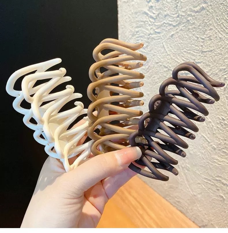 Korean matte fence keel wave clip, large hair volume, ins hair clip, women's back head updo, shark clip detail image 2