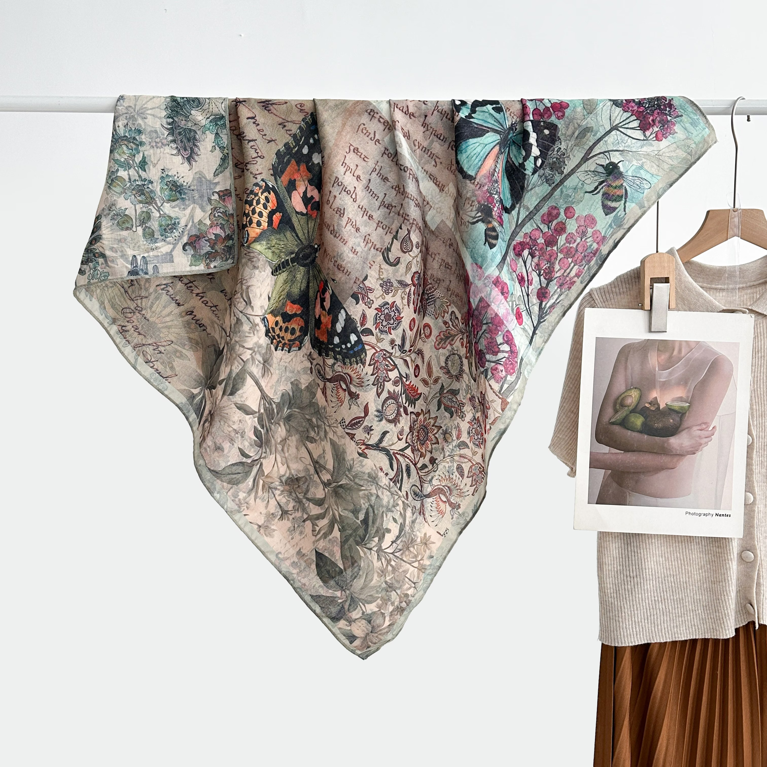 New women's square scarf with double-sided patterns, versatile and fashionable printed oil painting silk scarf, fashionable shawl, high-end autumn and winter trendy accessory Specification image