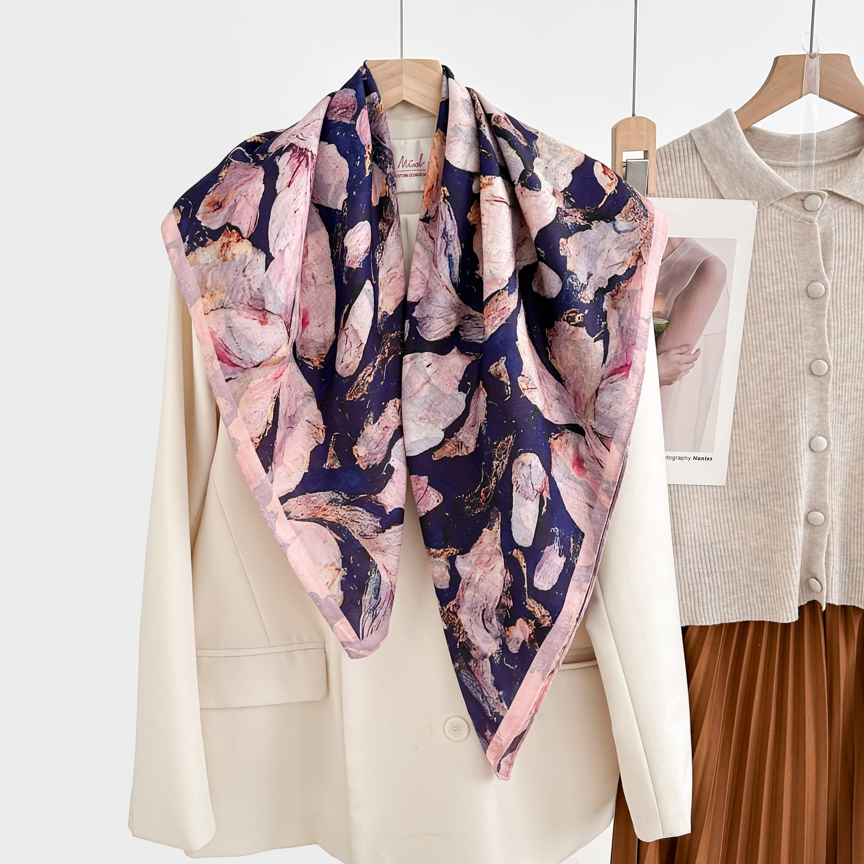 The 2025 new square scarf for women, with dark patterns on both sides, is a versatile and fashionable printed oil painting silk scarf shawl, a high-end autumn and winter trend accessory details Picture