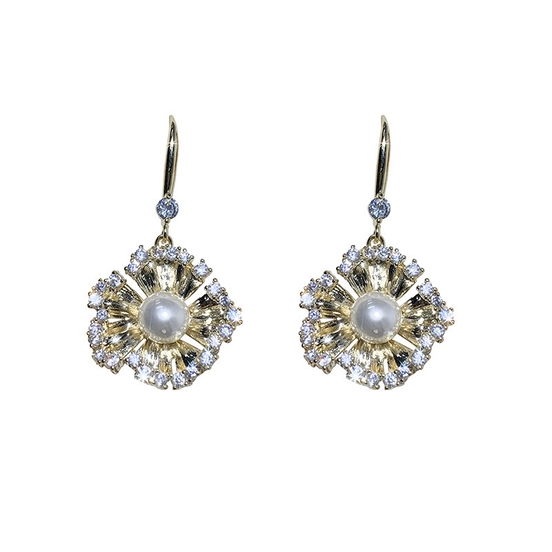 Fashionable stud hooks, earrings, ear plugs, simple and versatile earrings, women's personalized stud earrings, earrings and accessories, autumn and winter new arrivals Item Picture