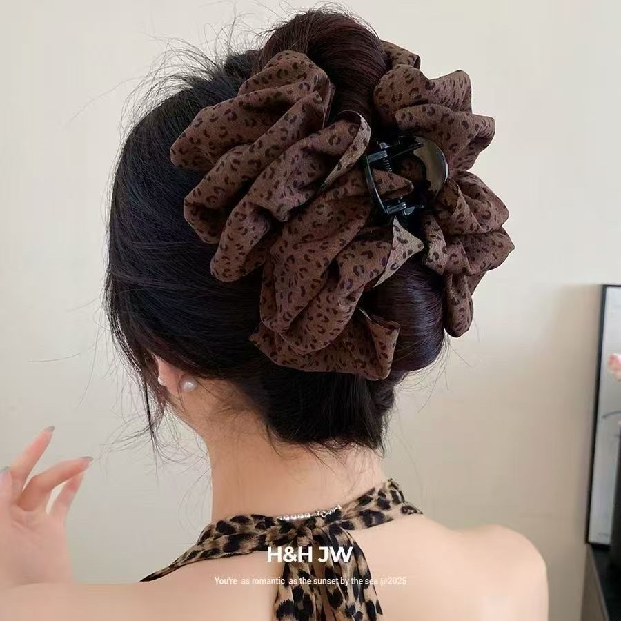 Retro polka dot bow clip, elegant and super fairy-like French back shark clip, light luxury and high-end hair clip, hair accessory clip 20251125 details Picture