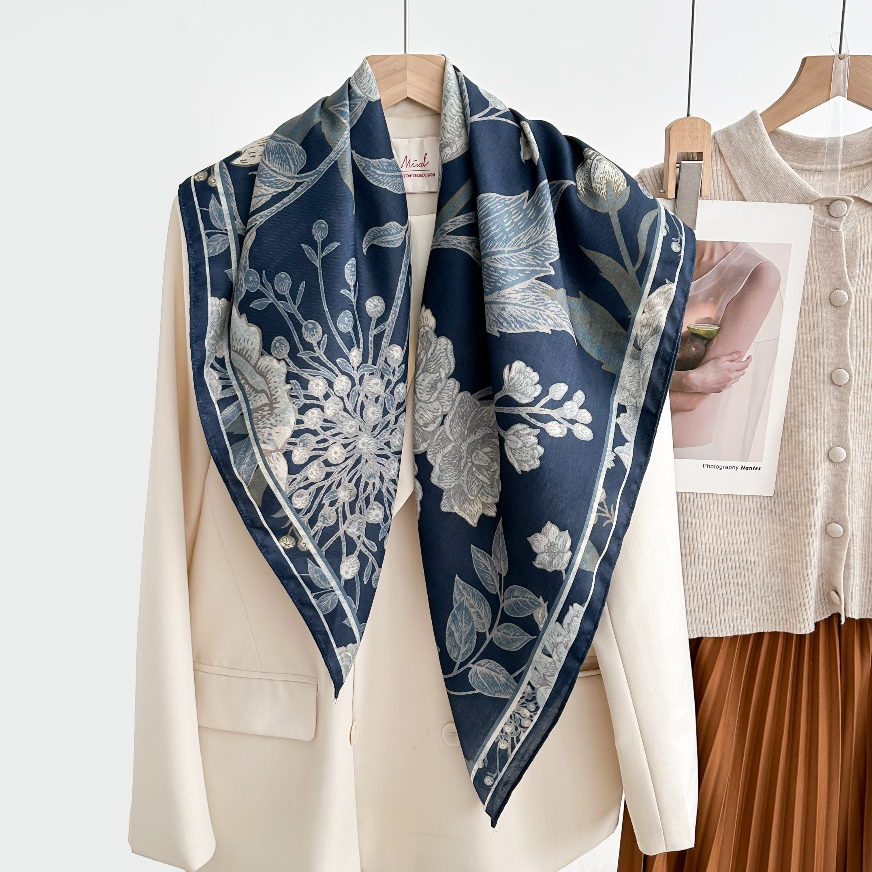 The 2025 new style square scarf for women, dark double-sided, versatile, fashionable printed oil painting silk scarf, fashionable shawl, high-end spring, summer, autumn and winter trendy accessories details Picture