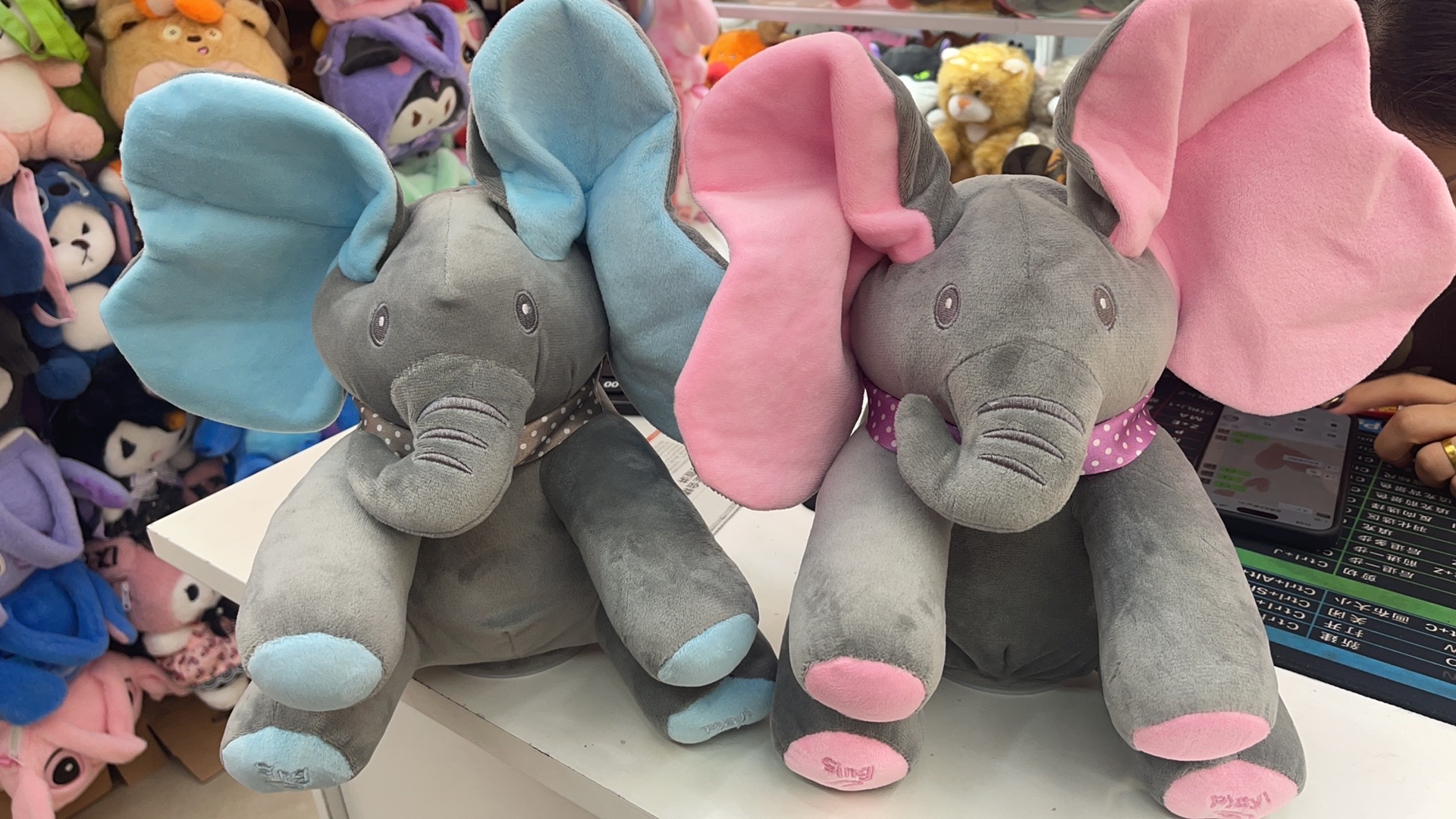 创意潮流毛绒玩具动耳朵娃娃可爱玩偶毛绒娃娃儿童礼物新款时尚款式