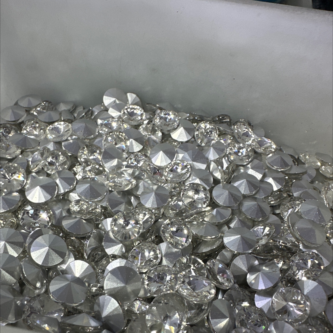 10卫星白色亮晶晶的钻配件