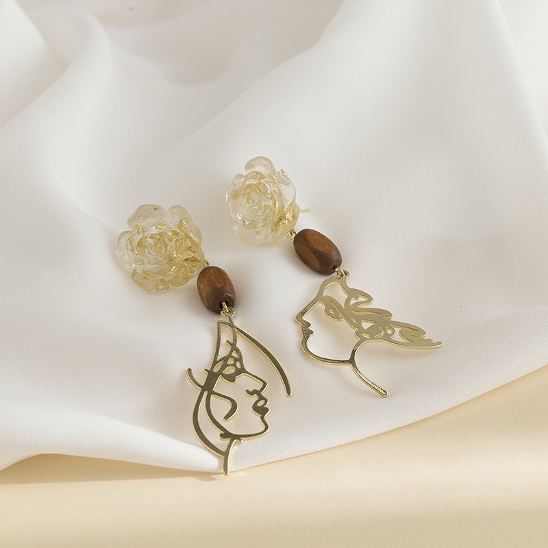 French Retro Rose Abstract Figure Earrings, Stud Earrings, Asymmetrical Female Face, Long Mosquito-Repellent Incense Plate, Ear Clips, No Ear Holes Specification drawing