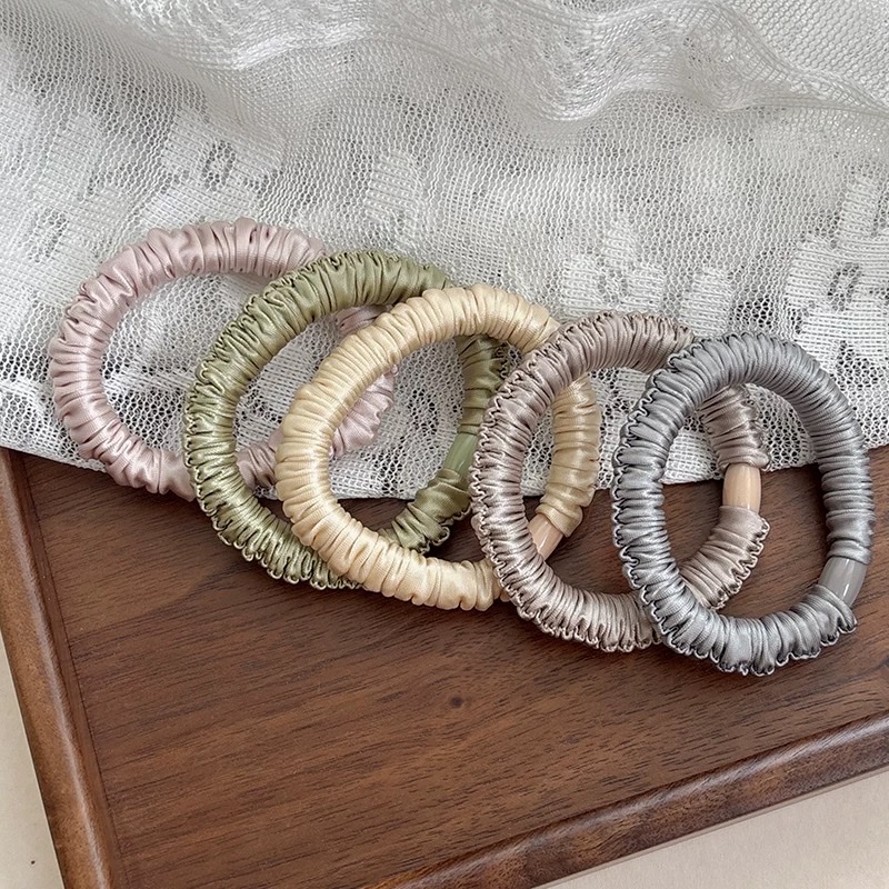 Silk leather band women's hair tie, hair band, hair tie, 2025 new high-elasticity and durable headwear that won't damage hair. Korean-style hair tie, hair tie headwear, women's patchwork Korean version Application Scenario