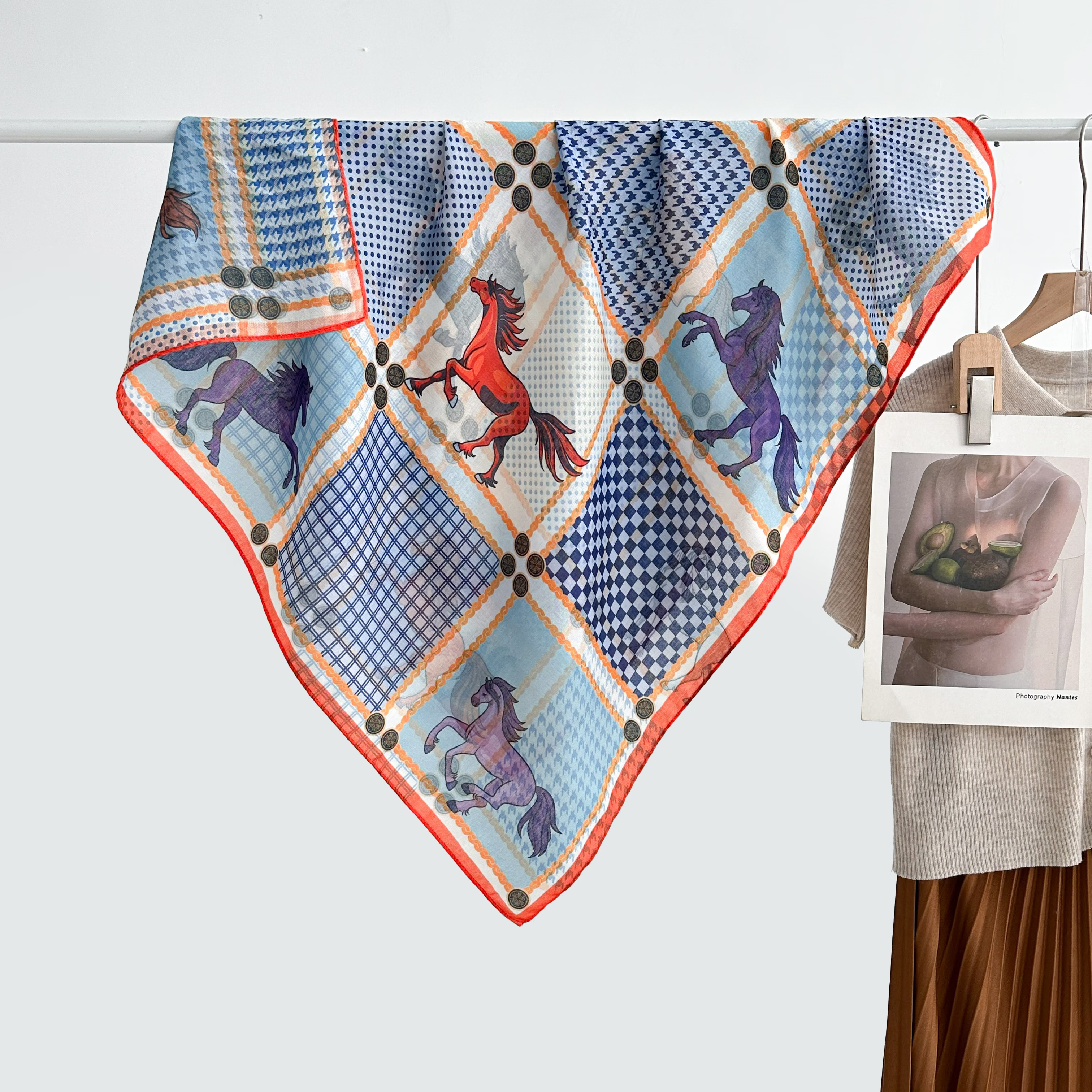 The 2025 new style square scarf for women, with a double-sided checkered pattern, is a versatile and fashionable printed oil painting silk scarf and shawl. It is a high-end autumn and winter trend accessory Specification image