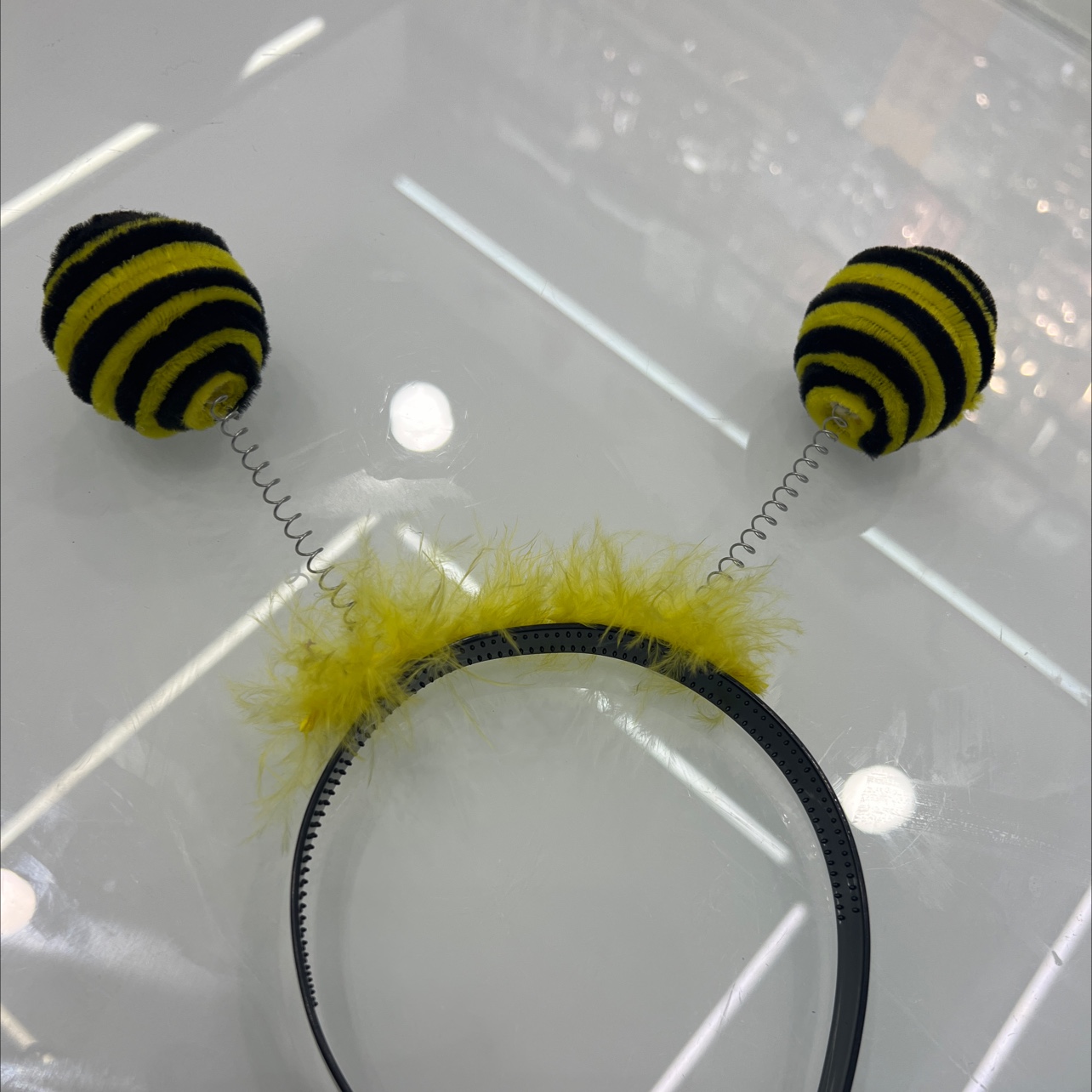 蜜蜂毛毛球头扣