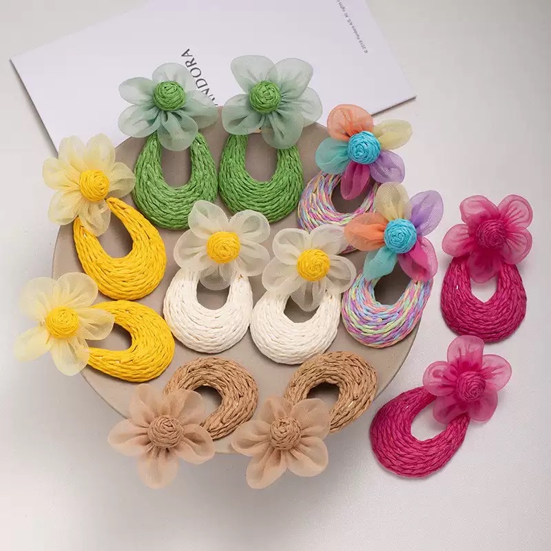 Handmade Raffite grass mesh flower earrings, high-end women's light luxury fashion earrings, forest-themed fresh and sweet earrings and accessories