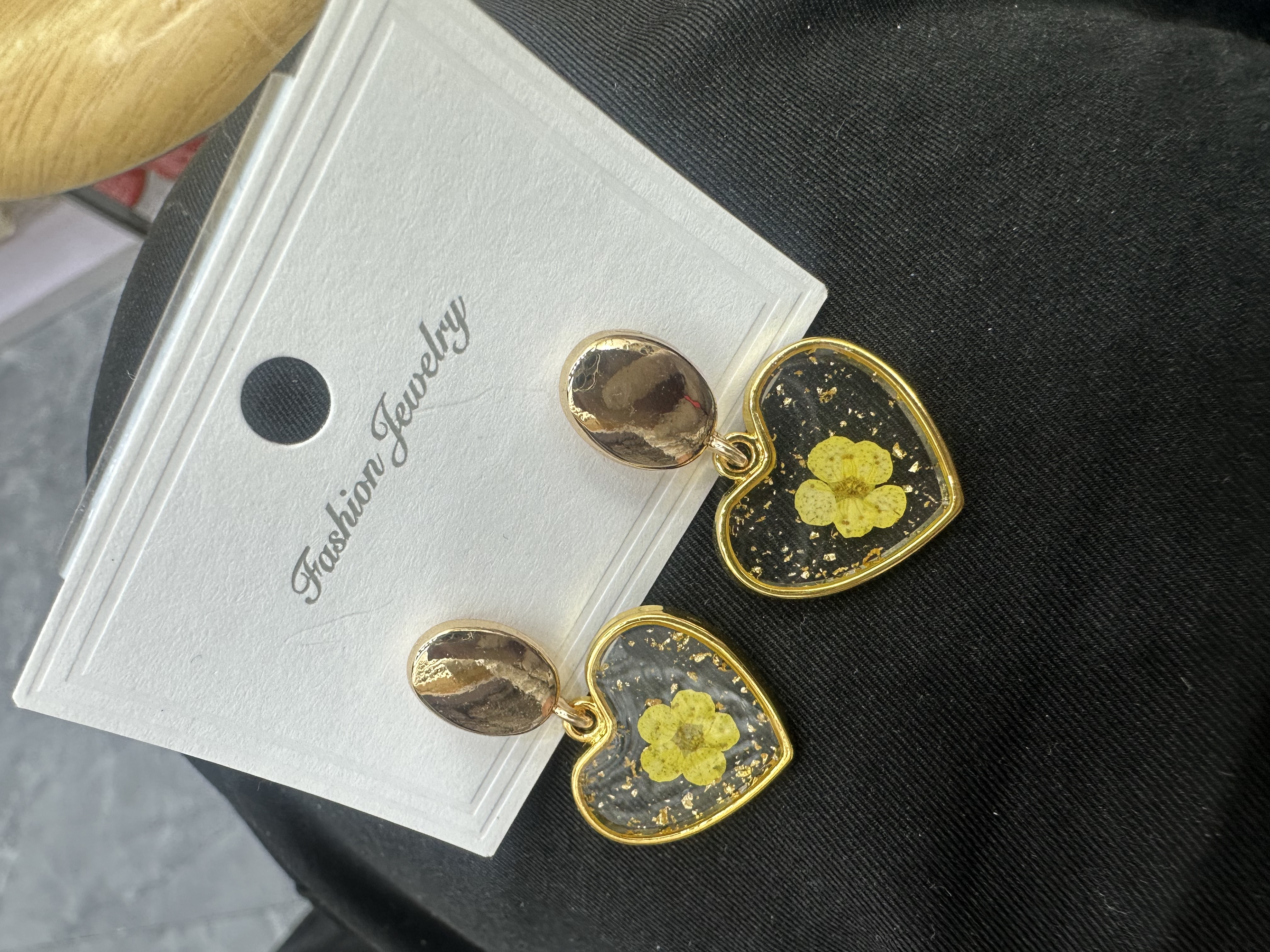 欧美跨境新款甜美心形干花耳圈时尚爱心永生花镶金箔耳环花朵耳坠 饰品耳饰欧美跨境新款甜美心形干花耳圈时尚爱心永生花镶金箔耳产品图