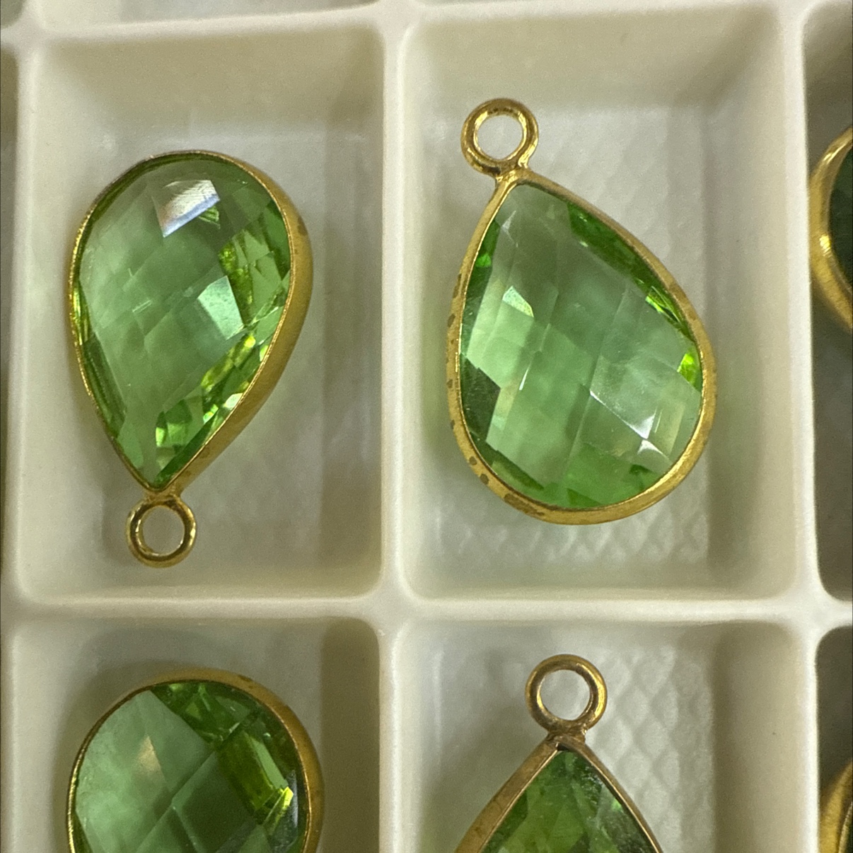 Single hanging water droplet AH10x14, copper, glass, pendant, connecting parts, rich in colors. Customizable. Necklaces and earrings are all available Specification image