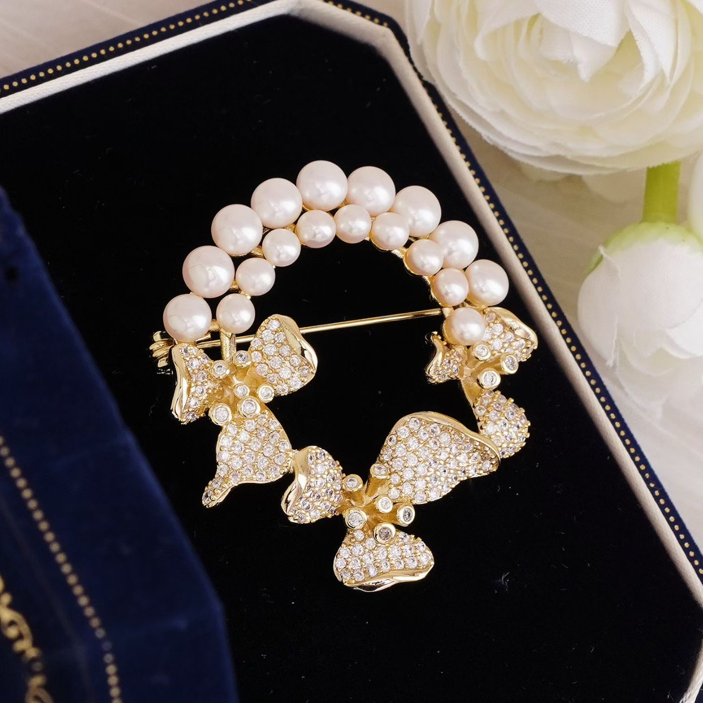 大牌精工珍珠胸针～时尚绽放🌹
不吝啬的点缀～优雅又温柔的时尚感
选一款自己的心头爱💗
美丽而又精致着～108详情图2