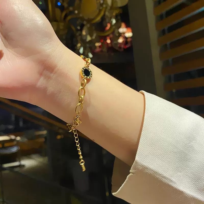 Korean version Roman black and white shell fashion bracelet Specification image