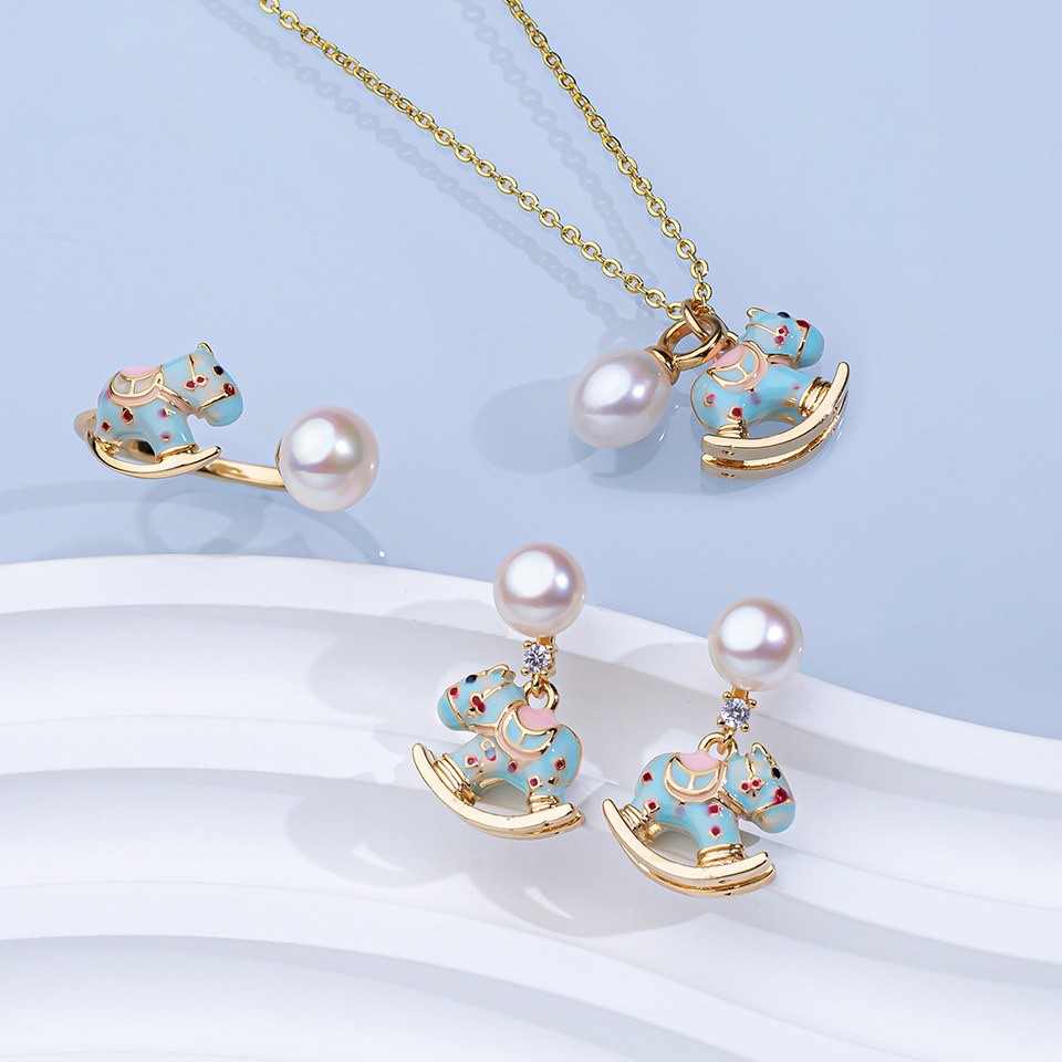 Three-piece Wooden Horse set of natural pearl earrings Item Picture