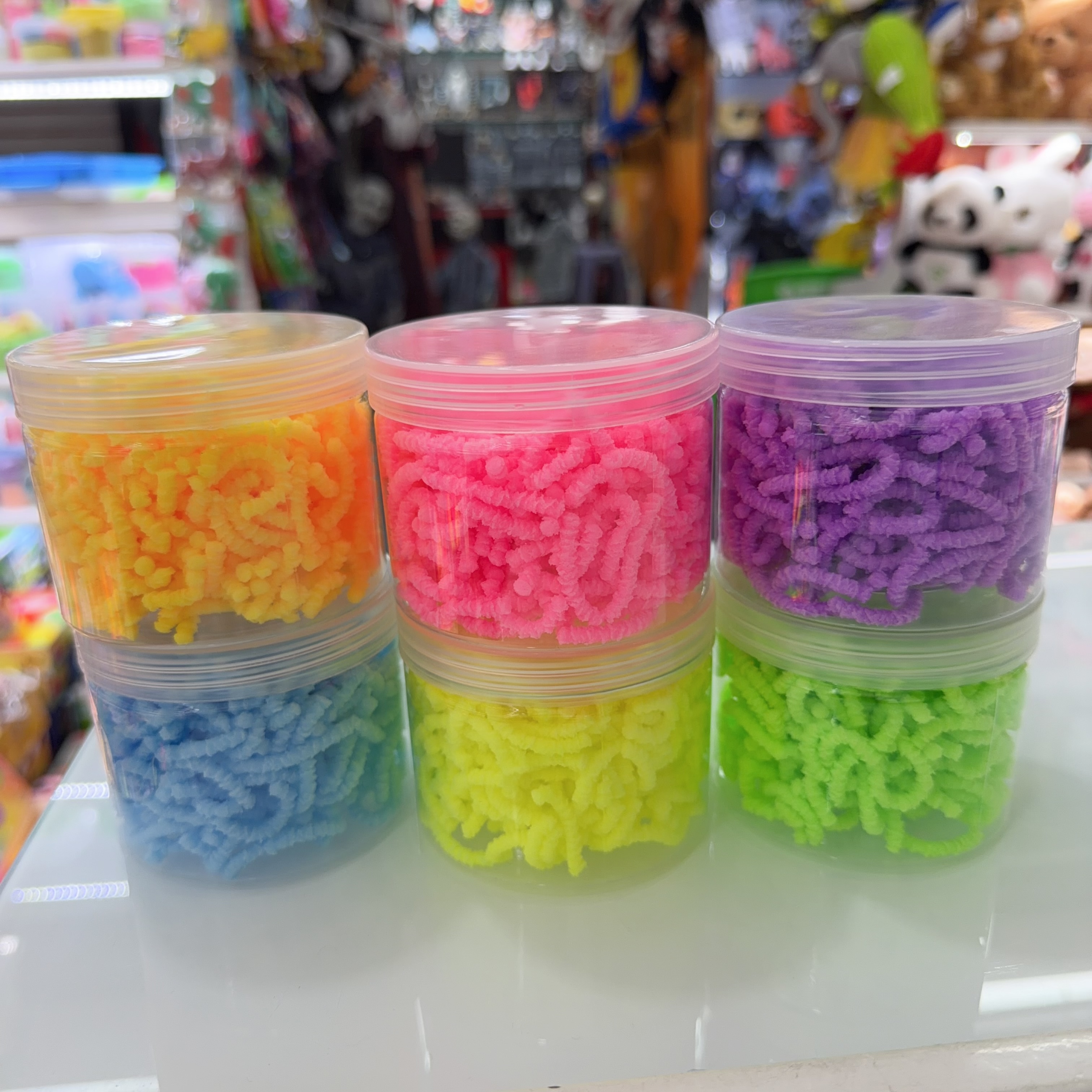 圆杯彩色毛毛虫