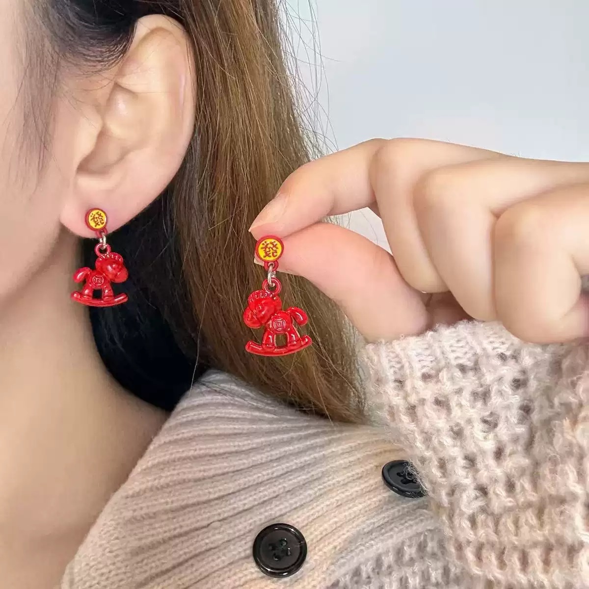 新年中国风红色福字木马耳环女马上有钱喜庆氛围个性时尚可爱耳饰