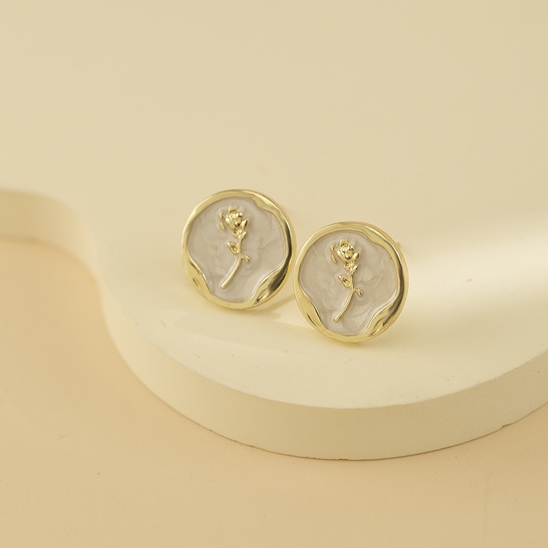 French Retro Light Luxury Golden Rose Earrings Are Simple, Elegant And Fashionable details Picture